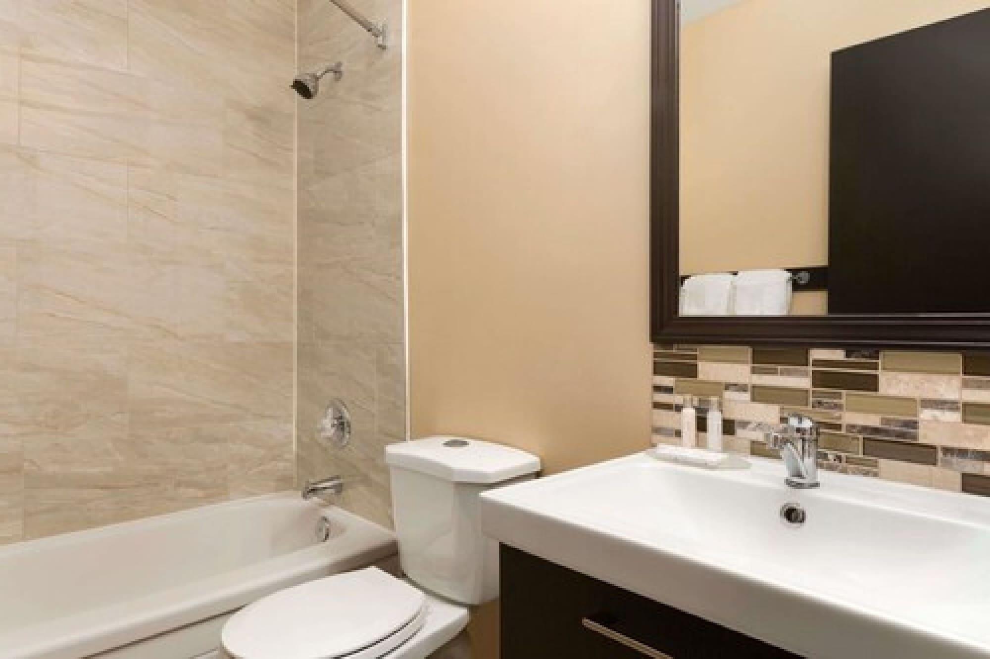 Travelodge By Wyndham קנורה מראה חיצוני תמונה